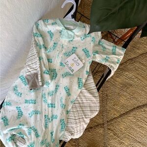 NWT Leo & Luna 2 Pack of Footies 100% Organic Cotton / size 12-18 Months